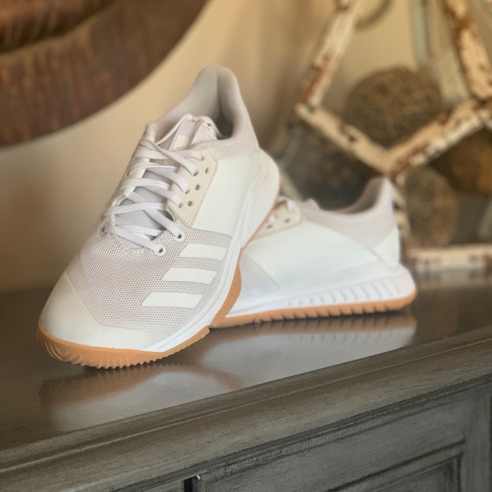 Adidas women’s size 6